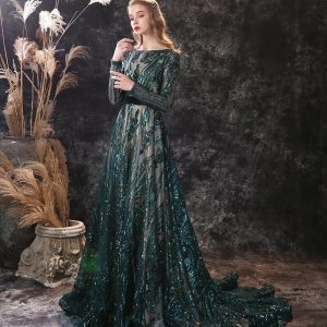 robe-de-princesse-femme-avec-traine.jpg Robe de Princesse Femme avec Traine